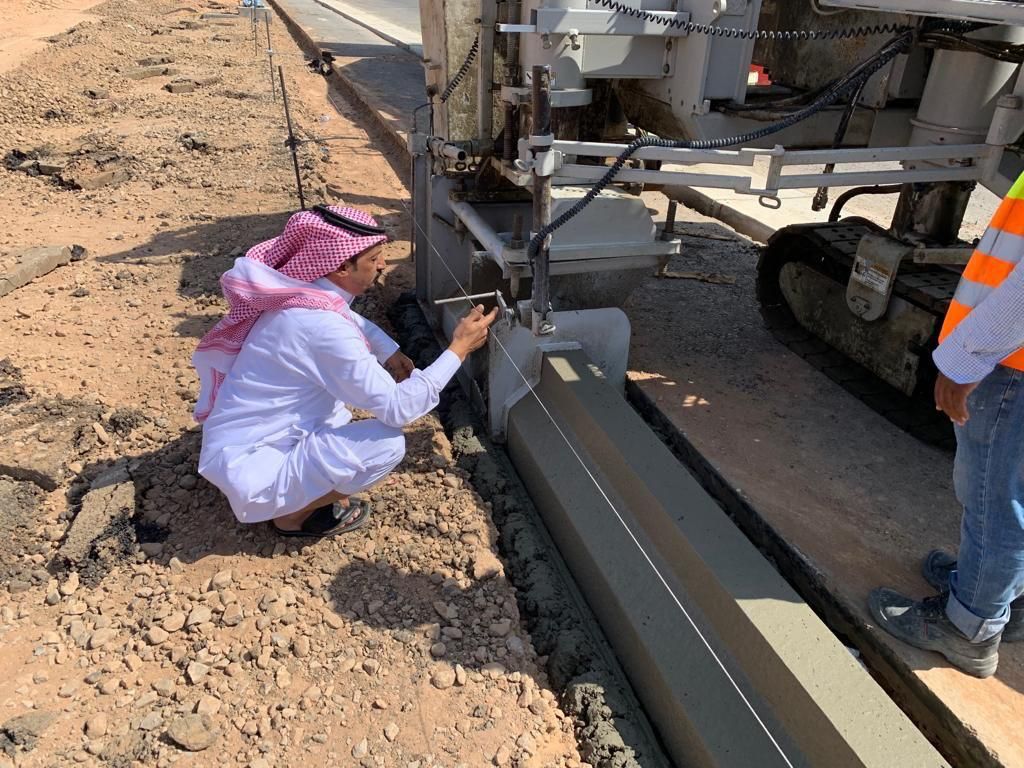 عبدالله العازبي للمقاولات (صب بردورات ماكينة ذات قالب منزلق)